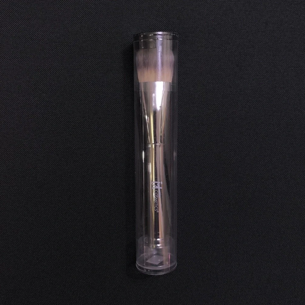 IT COSMETICS Heavenly Luxe Plush Paddle Foundation Brush — Full Size